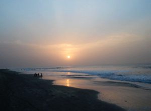 Malerischer Sonnenuntergang an Gambias Küste
